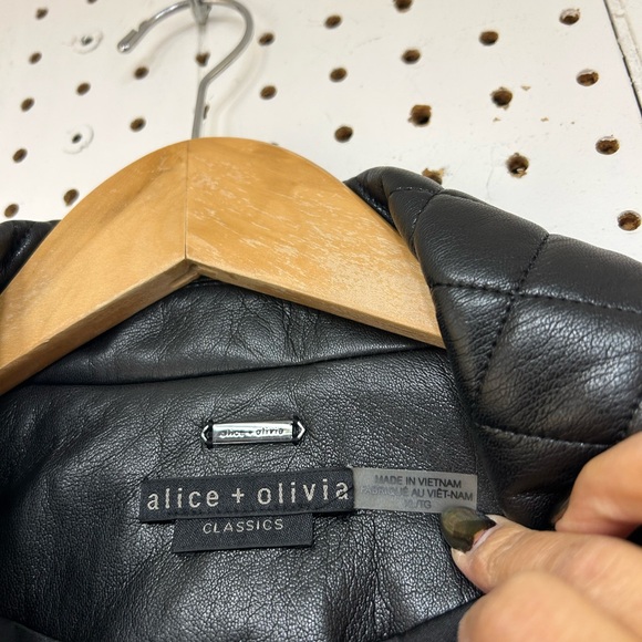 Alice + Olivia Black Quilted Vegan Cropped Jacket - Picture 4 of 7